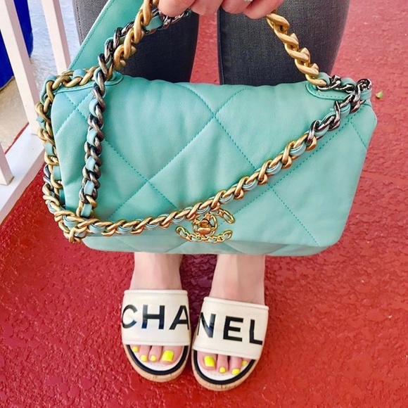 Hi I'm Julie Rose, a fashion blogger and reseller! - Picture 4 of 12